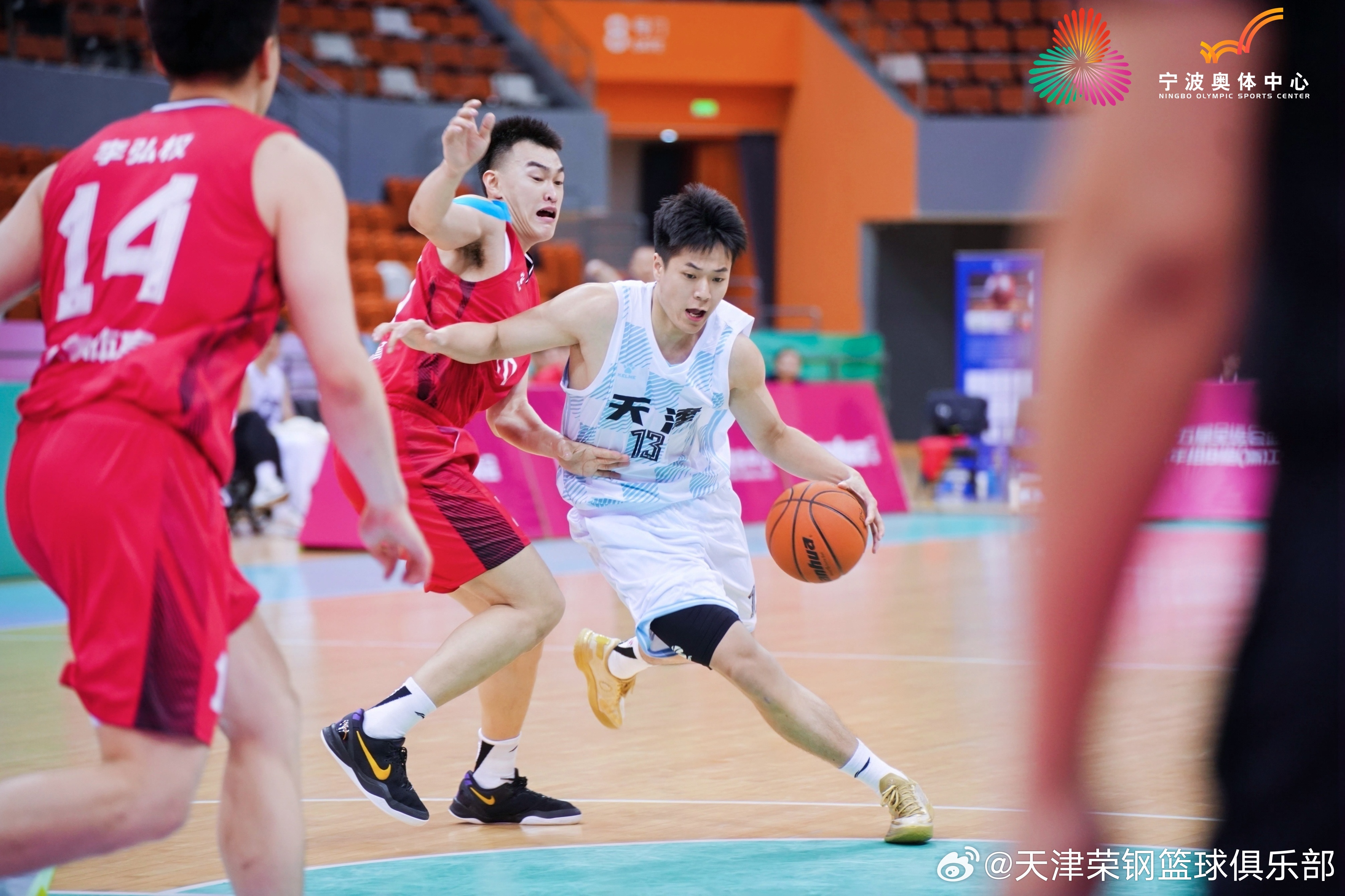 体育彩票-山东男篮训练开放日;今晚外线爆发引欢呼;德国杯在即;高层口径保持一致(山东男篮今天刚刚最新消息朱荣振最新进展)