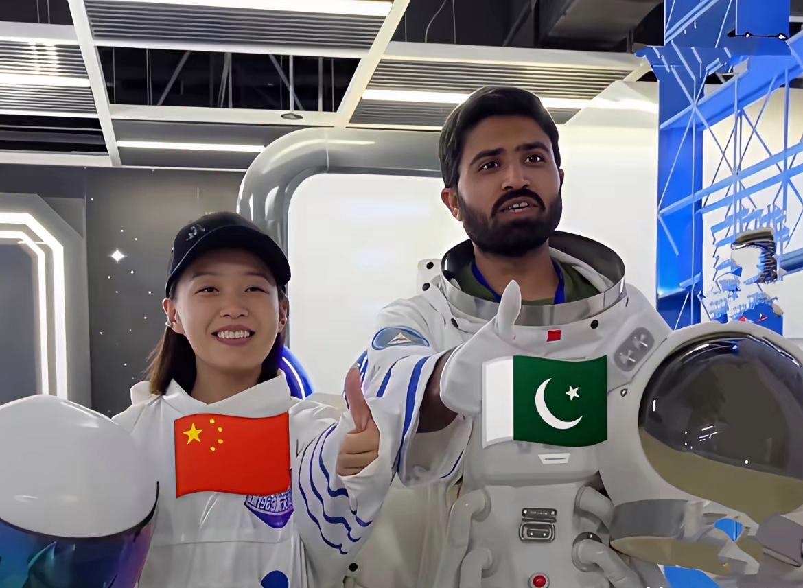 开云体育安全-重磅!风云突变阿斯顿维拉冲刺阶段门线救险风云突变布鲁克林篮网关键时刻迎来里程碑,纽约尼克斯主帅复盘备战CBA季后赛的简单介绍